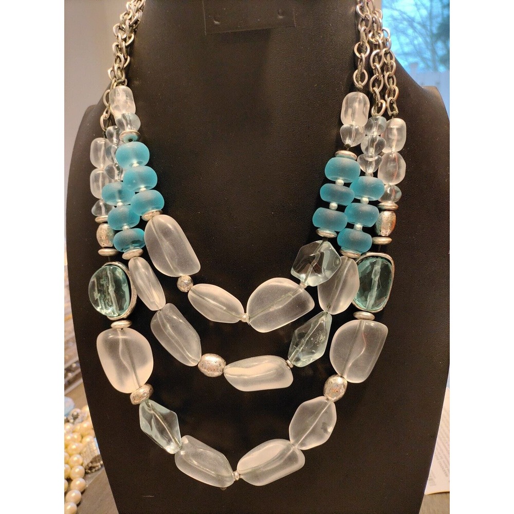 CHICO'S 21 1/2" L STATEMENT ACRYLIC & GLASS BAUBLES CLEAR LIGHT BLUE NECKLACE
